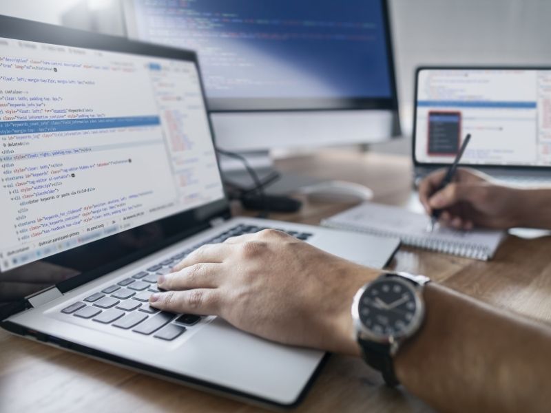 2026 年企業官網的新角色:數位行銷中樞 (Digital Hub) 2026 年企業官網的新角色:數位行銷中樞 (Digital Hub)